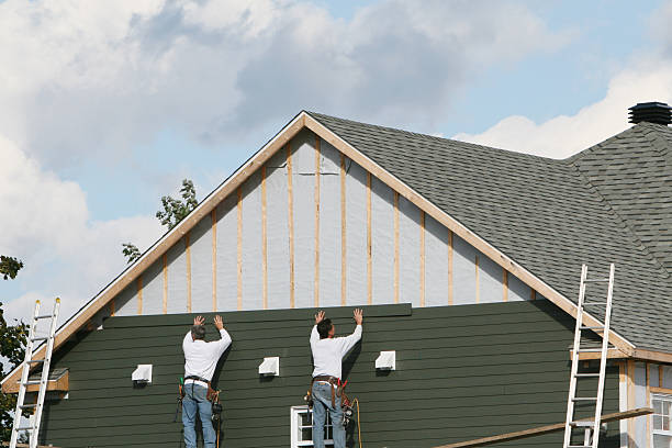 Professional Siding technician working in Hertford, NC